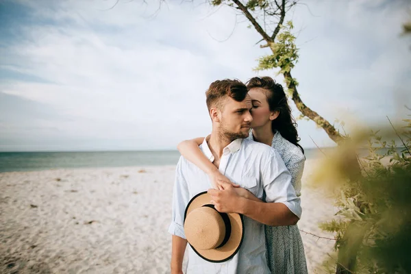 Retrato Romântico Jovem Casal Amoroso Praia Mar Amor Verão — Fotografia de Stock