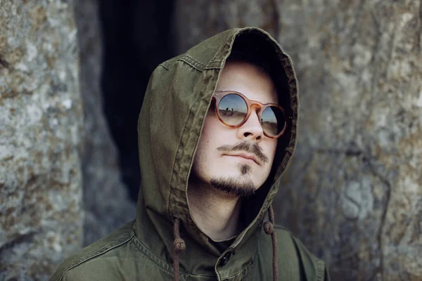 Young Man Sunglasses Looks Valley — Stock Photo, Image