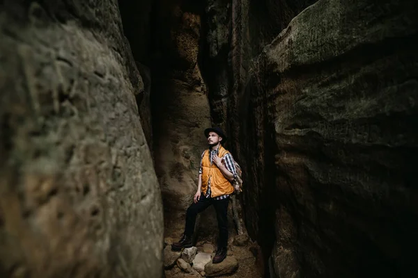 Lonely Man Hiker Stands Mountain Cave Travel Concept — Stock Photo, Image