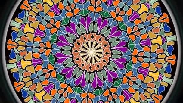 Rotierende und zoomende mehrfarbige Mosaik-Kreisform, Videohintergrund aus bunten Fragmenten — Stockvideo