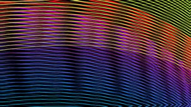 Regenbogenbögen, die sich auf schwarzem Hintergrund drehen. Liniendekoration in lebendigen Farben. Psychedelische Animation, Disco-Dekoration, Nachtclub-Effekt — Stockvideo