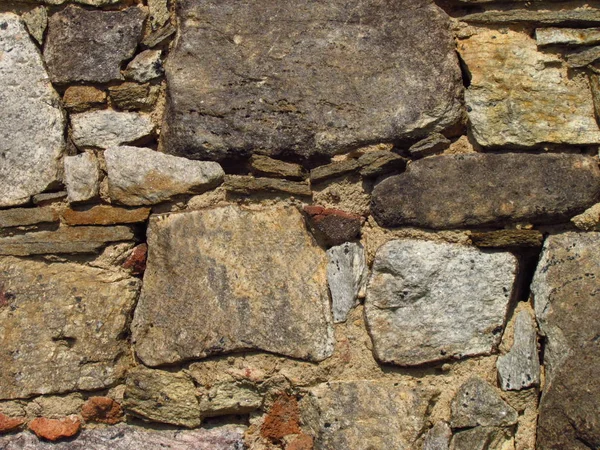 Detalhe de uma parede de pedra velha de um edifício rural, textura de pedra natural — Fotografia de Stock