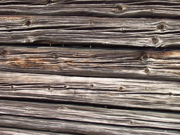 Dettaglio di vecchie travi in legno di edifici agricoli rurali — Foto Stock