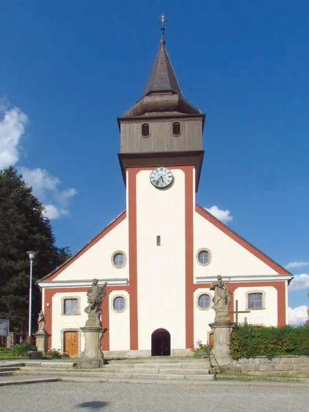 Chiesa rinascimentale su fondazione gotica in città Svetla nad Sazavou, Repubblica Ceca — Foto Stock