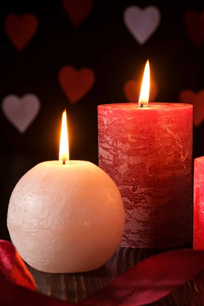 Mum Işığı Kurdeleli Koyu Romantik Işık Arka Planda Aşk Randevuları — Stok fotoğraf