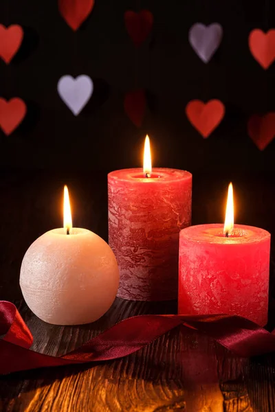 Mum Işığı Kurdeleli Koyu Romantik Işık Arka Planda Aşk Randevuları — Stok fotoğraf