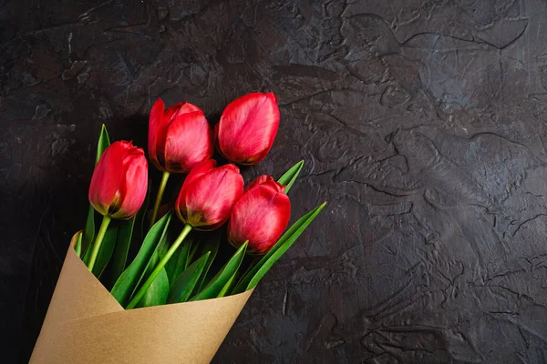 Bouquet Red Tulip Flowers Textured Black Background Top View Copy — Stock Photo, Image