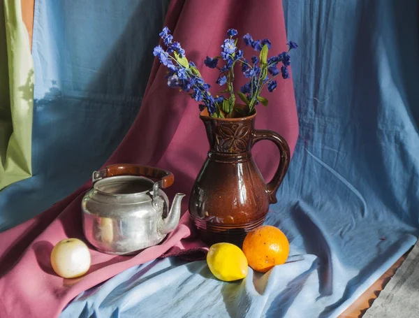 Hala yaşam ve yaşam ve meyve nesneleri