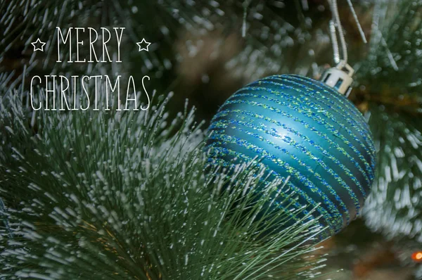 Fondo colorido con árbol de Navidad decorado — Foto de Stock