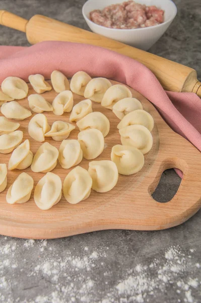 Raw Dumplings Board Rolling Pin Minced Meat Well Scattered Flour — Stock Photo, Image