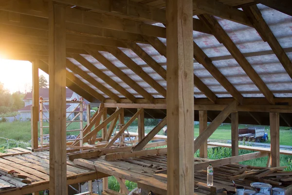 Construcción de marco de madera edificio residencial — Foto de Stock