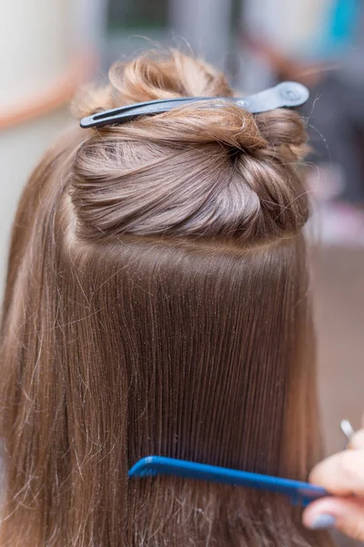 Corte de pelo y acumulación de hilos multicolores Imagen De Stock