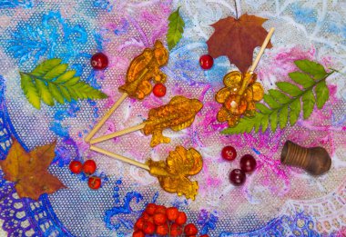 Şeker lolipoplar ve yaprakları