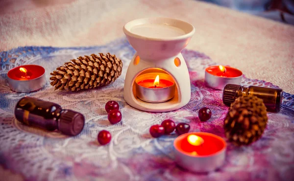 Conos y lámpara de aromaterapia — Foto de Stock