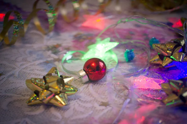 Vánoční koule a luk detail — Stock fotografie