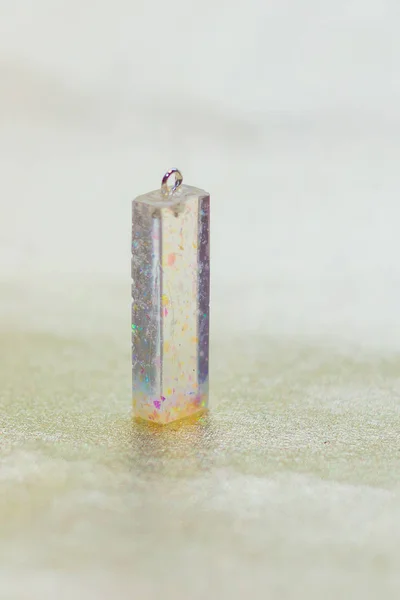 Crystal tillverkad av epoxi harts och glitter närbild — Stockfoto