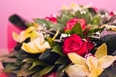 Alstroemeria ve Güller buketi