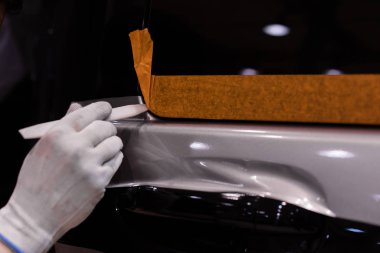 Uzman araba ve vinil film yapıştırma