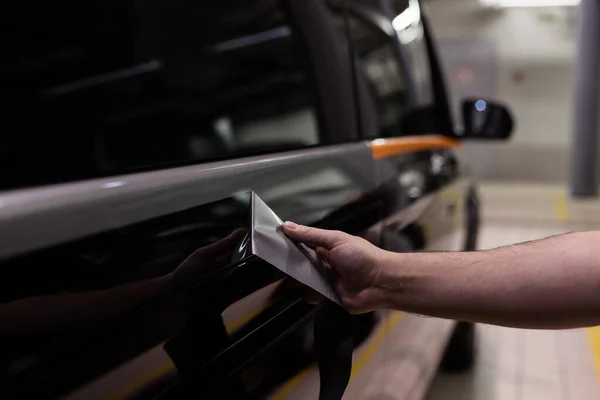 Uzman araba ve vinil film yapıştırma