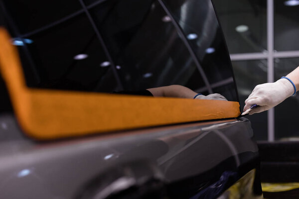 specialist pasting car with vinyl film