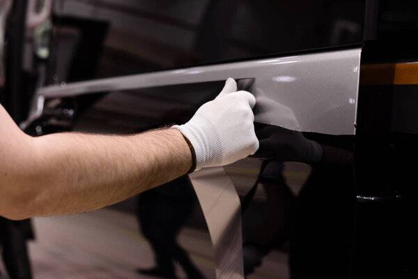 specialist pasting car with vinyl film