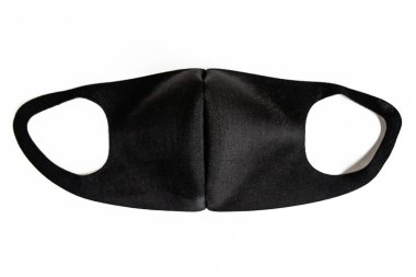 Solunum koruması. Beyaz arka planda siyah neoprene maskeli üst görünüm. Neoprene maskesi toza karşı korur ve tek kullanımlık tıbbi maskeyi değiştirebilir.