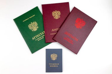 Rusya 'da ortaöğretim diploması, ortaöğretim diploması ve yüksek öğrenim diploması İş Bulma Tarihi kitabında yer almaktadır. Yaşam hedefleri ve Kariyer Konsepti. 