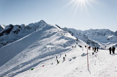 Dağlar, kış manzarası