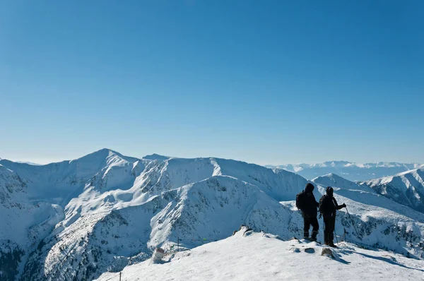 Dağlar, kış manzarası