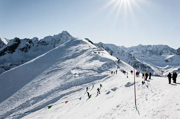 Dağlar, kış manzarası