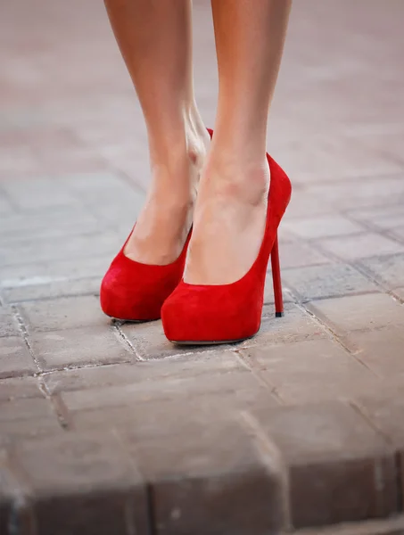 Beautiful woman legs in red shoes — Stock Photo, Image