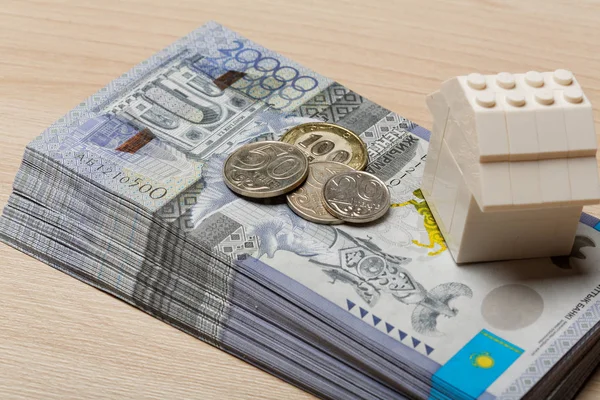 калькулятор казахских денег. деньги бюджет. тенге пенсия. тенге в рубли калькулятор. обмен валюты калькулятор.