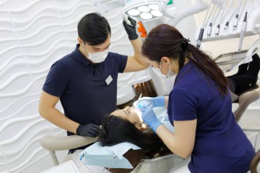 Stomatoloji ve diş bakımı. Dişçi