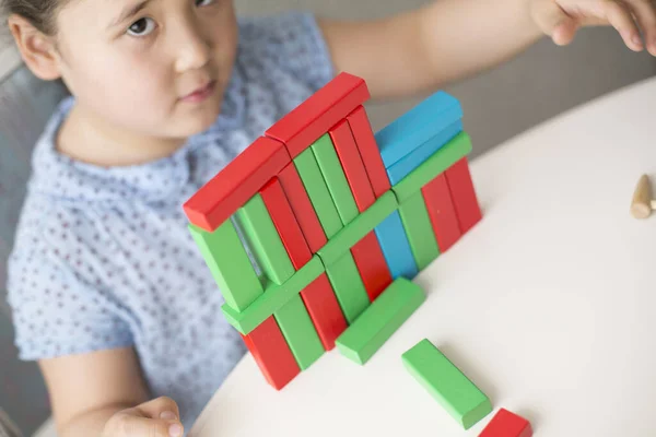 Kasachisches Hübsches Kleines Mädchen Spielt Entwicklungszentrum Für Kinder — Stockfoto