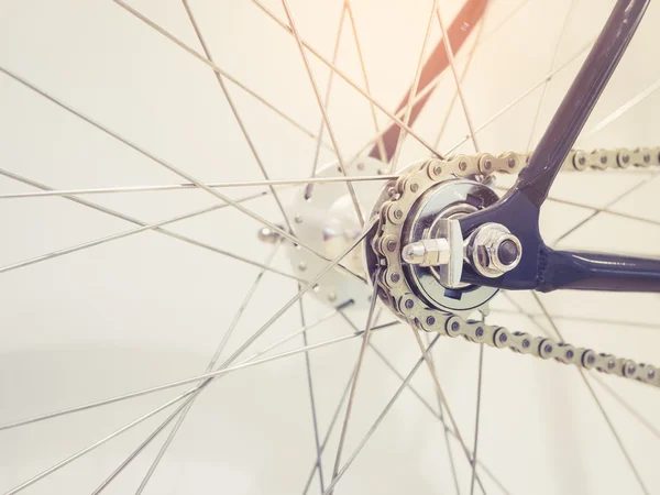 Bisiklet tekerleği konuştu ve zincir ayrıntıları — Stok fotoğraf