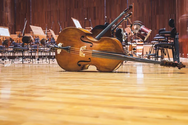Violonchelo Instrumentos de música Música de orquesta en el escenario Sala de conciertos — Foto de Stock
