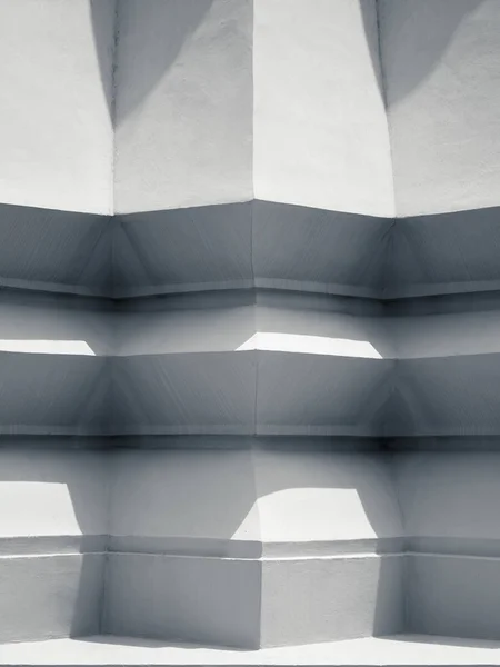 건축 세부 사항을 건물 코너 시멘트 패턴 그늘과 그림자 — 스톡 사진