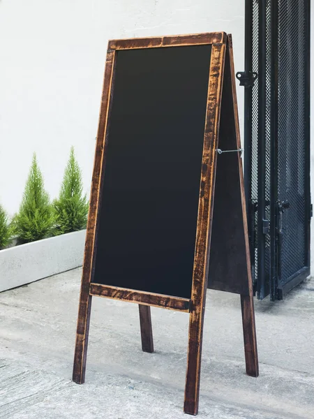 Uithangbord schoolbord staan houten frame Restaurant winkel Menu — Stockfoto