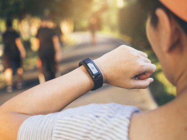 Kadın kalp hızı egzersiz egzersiz Smarrt izle kontrol