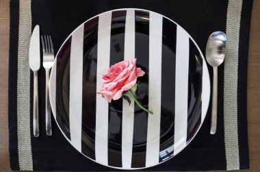 Rose grafik plaka üzerinde arka plan yemek Sevgililer