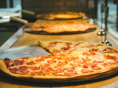 Pizza pan ince kabuk gıda Restaurant göstermek