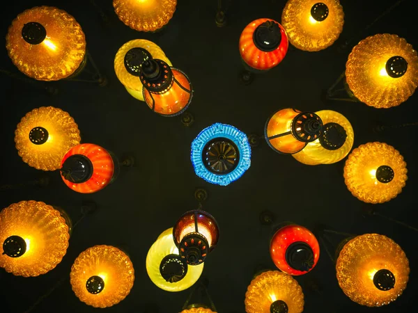 Luz de lanterna colorida brilho decoração de interiores — Fotografia de Stock