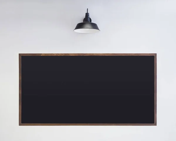黑色黑板上白墙光空白符号菜单 — 图库照片
