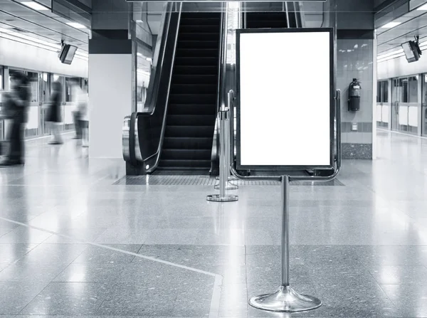 Mock up Poster stand Sinal em branco na Estação de Metrô do Edifício Público — Fotografia de Stock