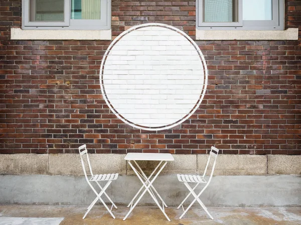 Logo en blanco blanco Muestra Café tienda pantalla frontal Muro de ladrillo — Foto de Stock