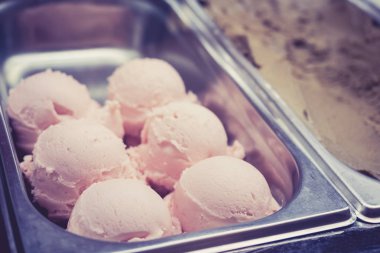 Dondurma kaşık toz çilek meyve lezzet tatlı 