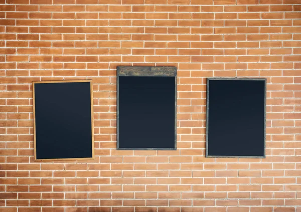 Chalk board menu frame op bakstenen muur achtergrond — Stockfoto