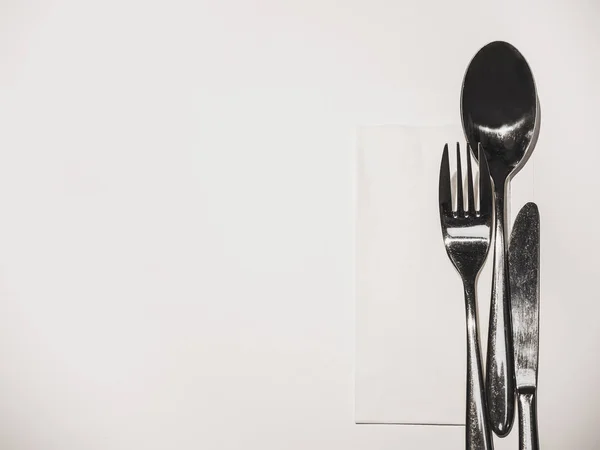 Cuchillo cuchara tenedor en blanco Menú de diseño Fondo —  Fotos de Stock