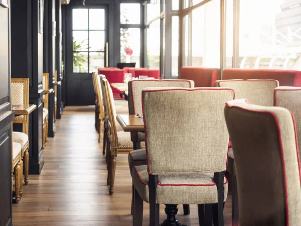 Restaurante Interior vazio Mesa e assentos Estilo clássico — Fotografia de Stock