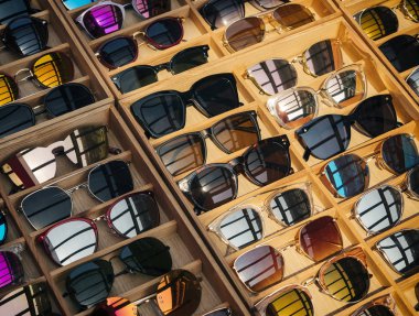 Güneş gözlüğü moda görüntülemek tahta kutuya Dükkanı perakende yaz koleksiyonu 